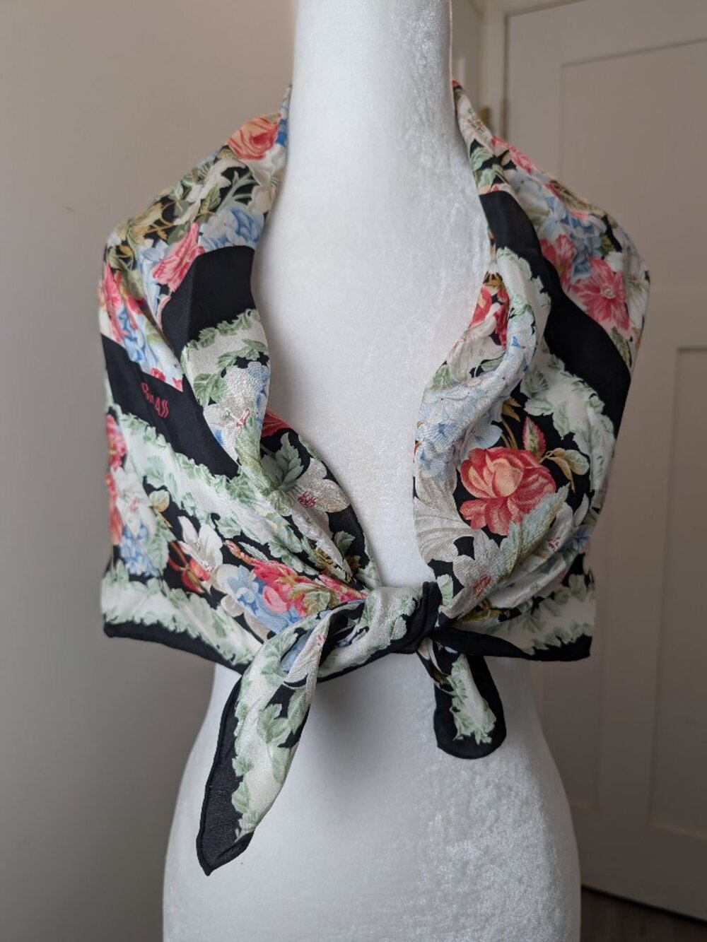 Vintage Bill Blass 100% Silk Scarf Floral Roses Square 33" - Picture 2 of 7
